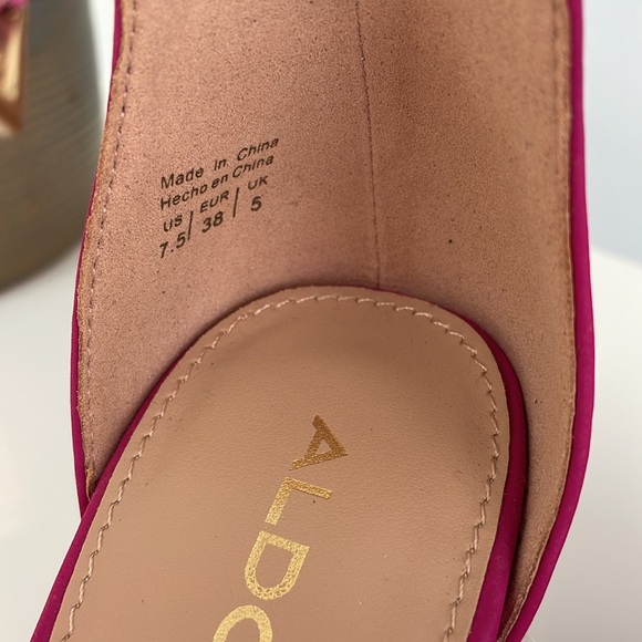 NWOT Aldo pearly heels. Size: 7.5 - Picture 4 of 4